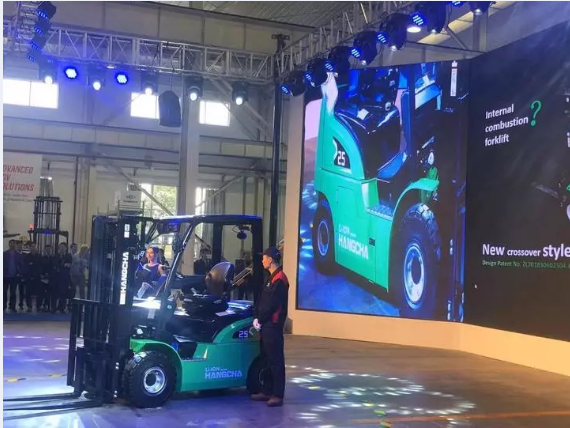 【喜訊】杭叉家族新成員來了！新能源叉車助力新制造業(yè)