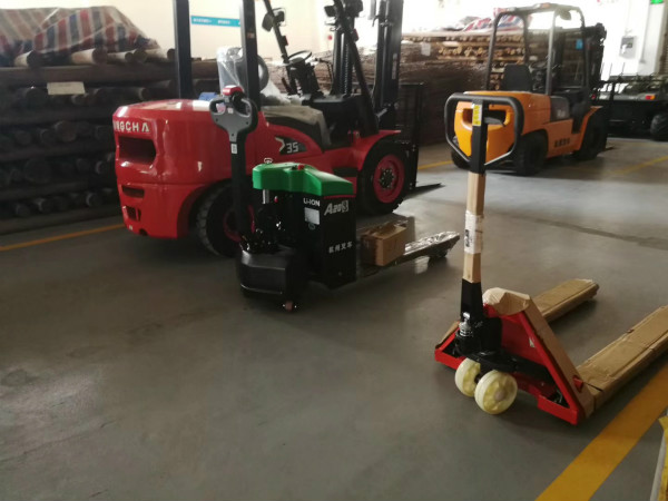怎么操作叉車才安全？這些危險要規(guī)避！