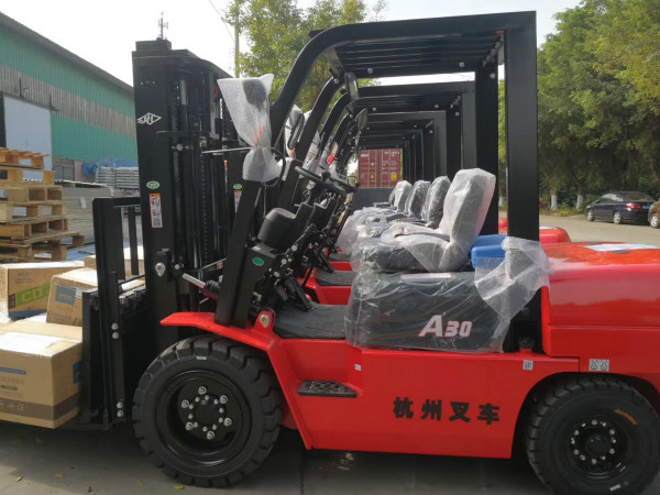 叉車轉(zhuǎn)向沉重？叫你這些方法排除！
