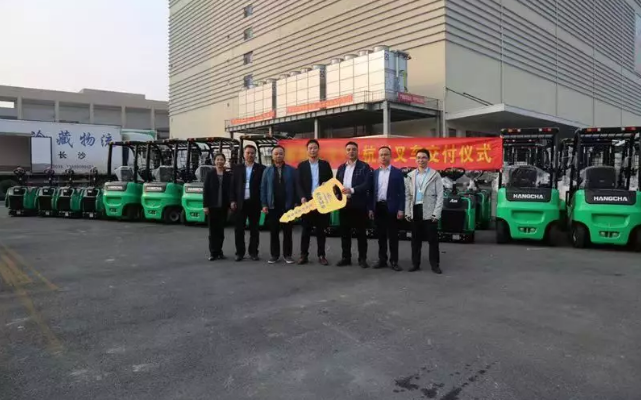 【強(qiáng)勢】杭叉集團(tuán)交付湖南某大型冷庫58臺鋰電池叉車！