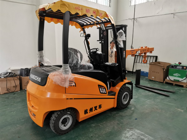 【叉車保養(yǎng)小知識】叉車電池怎樣加水才正確？